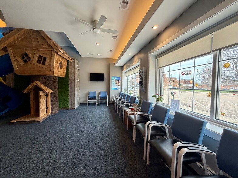 More Photos Of 134 W State St, Sycamore Office Residential For Sale