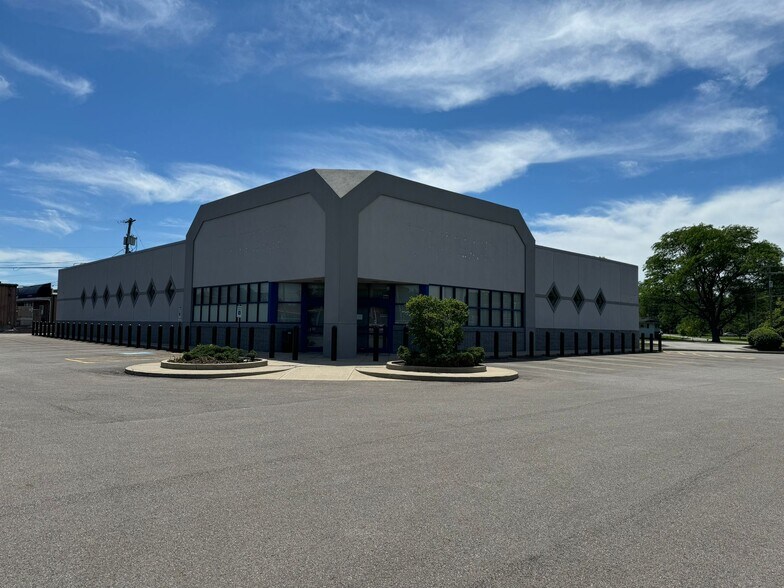 More Photos Of 1081 Mount Vernon Ave, Marion Freestanding For Lease