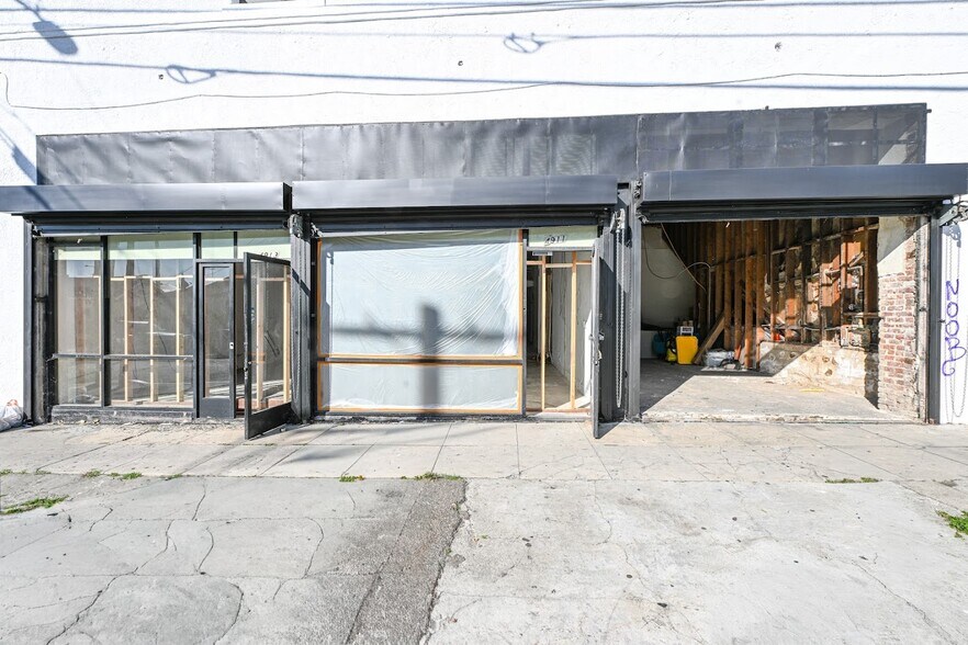 More Photos Of 4905-4913 Clinton St, Los Angeles Apartments For Lease