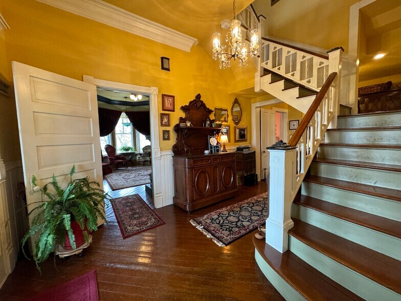 More Photos Of 224 W Chickasaw St, Tahlequah Hospitality For Sale