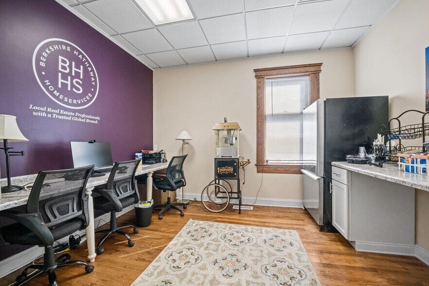 More Photos Of 1337 Virginia St, Charleston Office For Sale