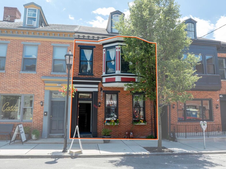 Primary Photo Of 118 E King St, York Storefront For Lease