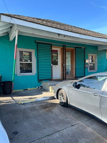 More Photos Of 304 S Lockwood Dr, Houston Storefront Retail Office For Lease