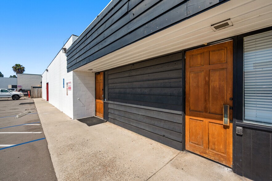 More Photos Of 8020 Ronson Rd, San Diego Warehouse For Lease