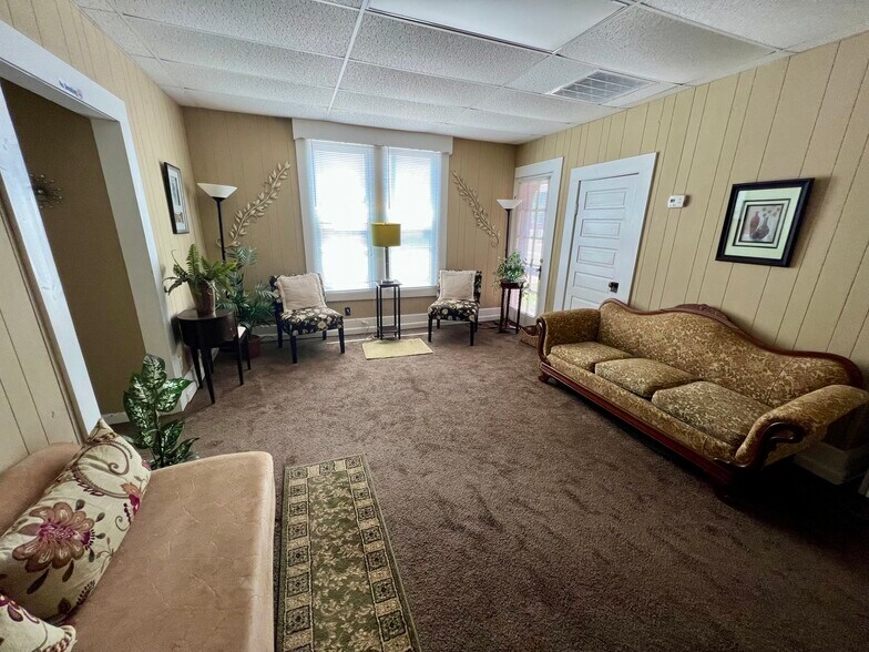 More Photos Of 100 N Fifth St, Manchester Funeral Home For Sale
