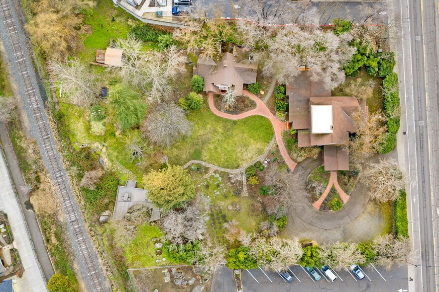 More Photos Of 668 N Main St, Ashland Hospitality For Sale