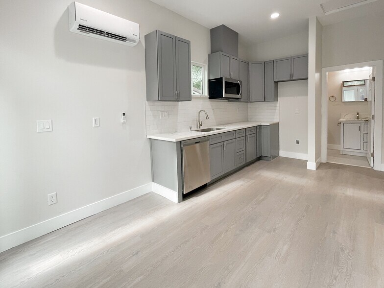 More Photos Of 301 Rivergate Way, Sacramento Multifamily For Sale