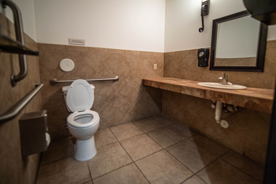 More Photos Of 10240 W Indian School Rd, Phoenix Medical For Lease