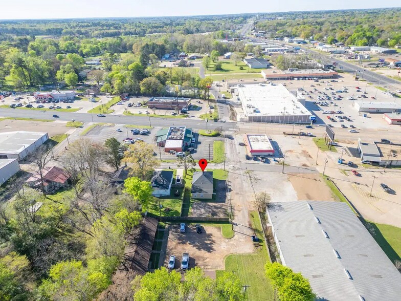 More Photos Of 2001 E Grand Ave, Marshall Office For Sale