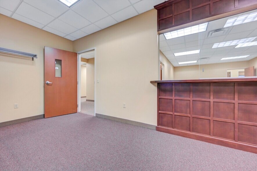 More Photos Of 1110 Clay Ave, Dunmore Medical For Lease