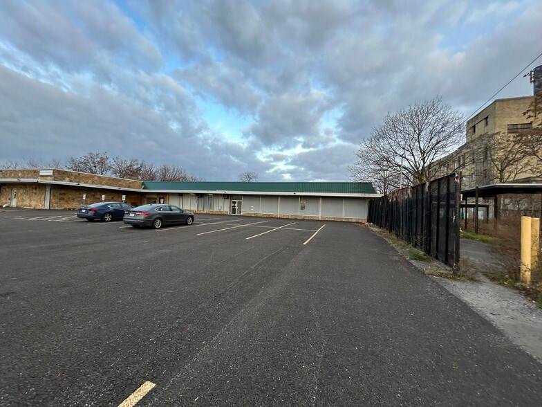 More Photos Of 235 Cortland ave, Syracuse Manufacturing For Lease