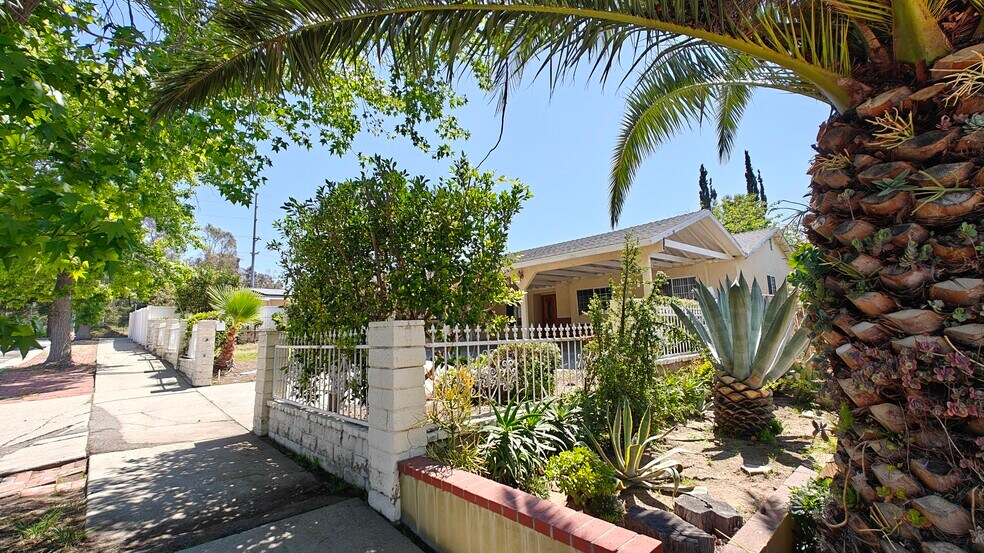 More Photos Of 13766 Paddock St, Sylmar Assisted Living For Lease