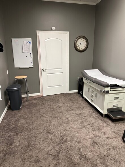 More Photos Of 332 15th St, Ashland General Retail For Sale