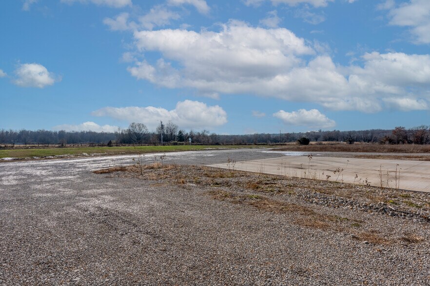 More Photos Of 22800 Highway H, Sedalia Manufacturing For Sale