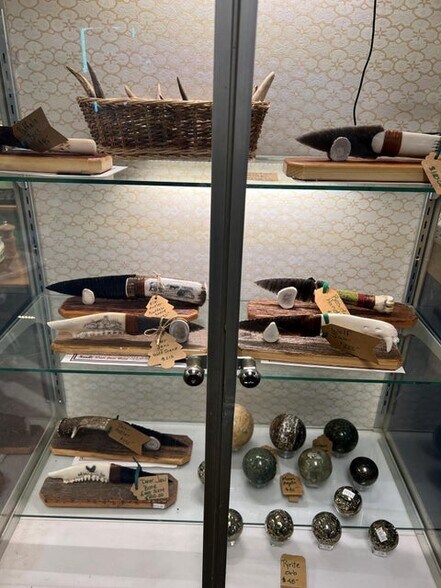 More Photos Of 903 Garibaldi Ave, Garibaldi Freestanding For Sale