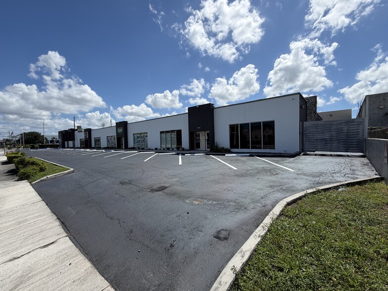 More Photos Of 5701-5731 NW 74th Ave, Miami Warehouse For Lease