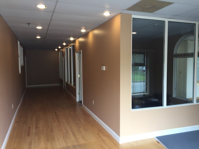 More Photos Of 205 Worcester Ct, Falmouth Loft Creative Space For Sale