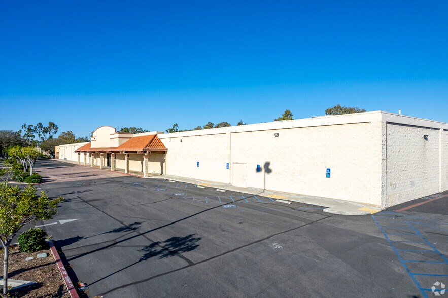 More Photos Of 650 Sycamore Ave, Vista Freestanding For Lease