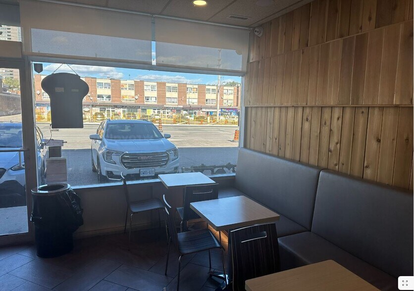 More Photos Of 3066A Hurontario St, Mississauga General Retail For Lease