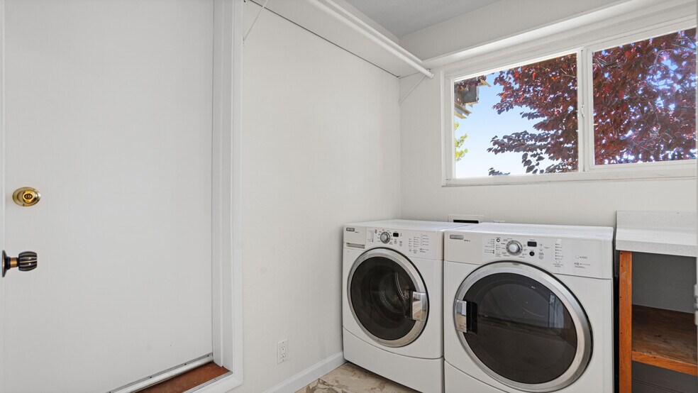 More Photos Of 151-153 Upper Via Casitas, Greenbrae Apartments For Sale