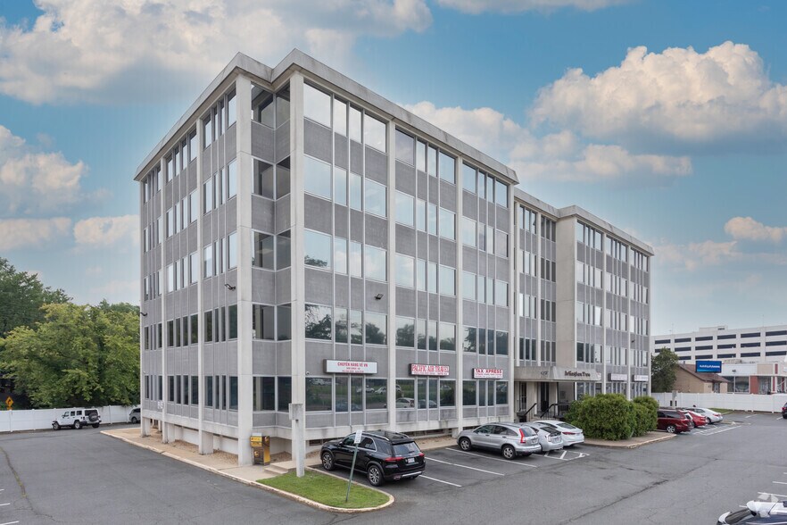 Primary Photo Of 6521 Arlington Blvd, Falls Church Office For Sale