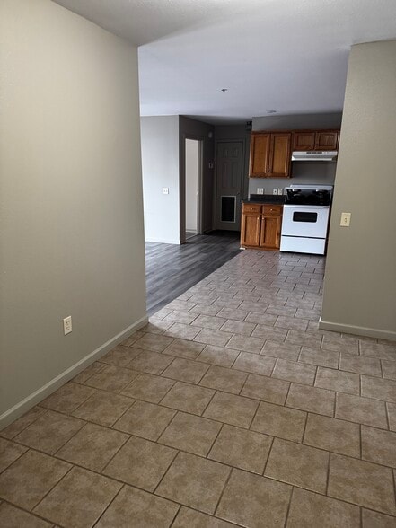 More Photos Of 1325 S Lillian Ave, Bolivar Apartments For Sale