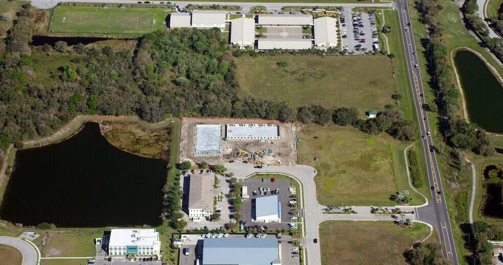 More Photos Of 8250 Vicela Dr, Sarasota Warehouse For Lease