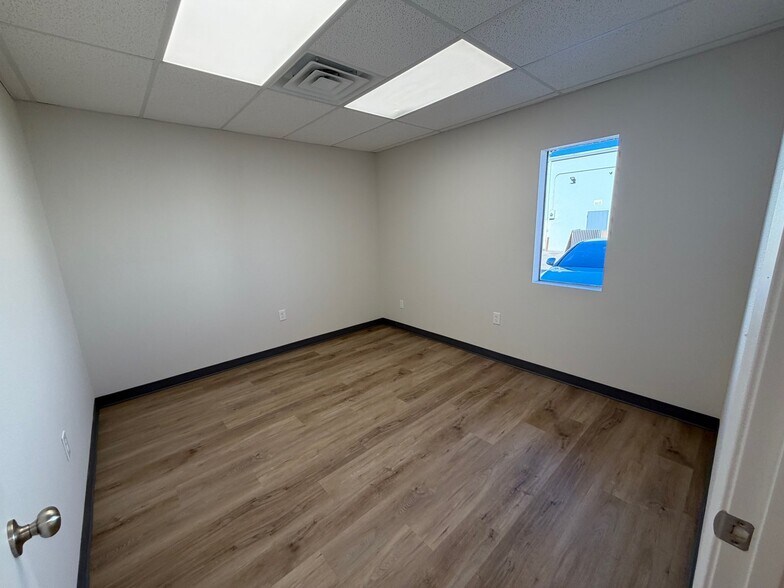 More Photos Of 7624-7630 E 46th Pl, Tulsa Industrial For Lease
