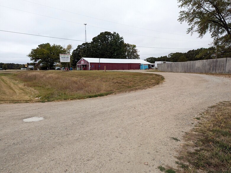More Photos Of 22889 MO-64 Hwy, Hermitage Self Storage For Sale