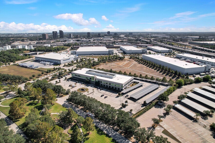 More Photos Of 681 Greens Pky, Houston Office For Lease