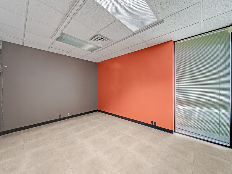 More Photos Of 2424 Lacy Ln, Carrollton Showroom For Sale