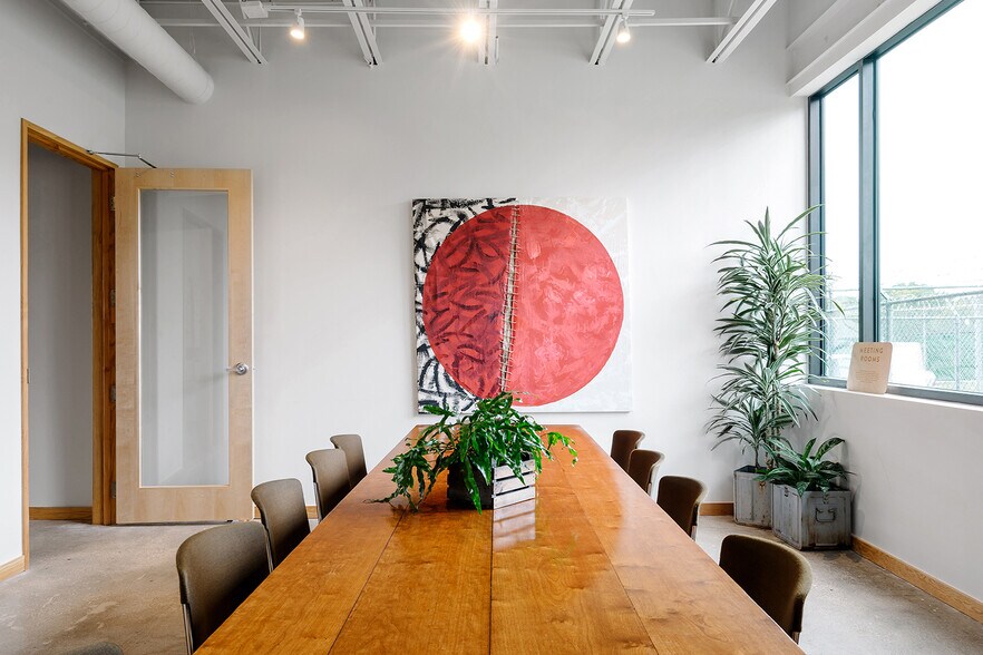 More Photos Of 5540 N Lamar Blvd, Austin Loft Creative Space For Lease