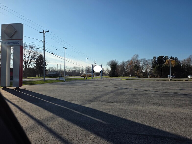 More Photos Of 5967 Robinson Rd, Lockport Auto Dealership For Lease