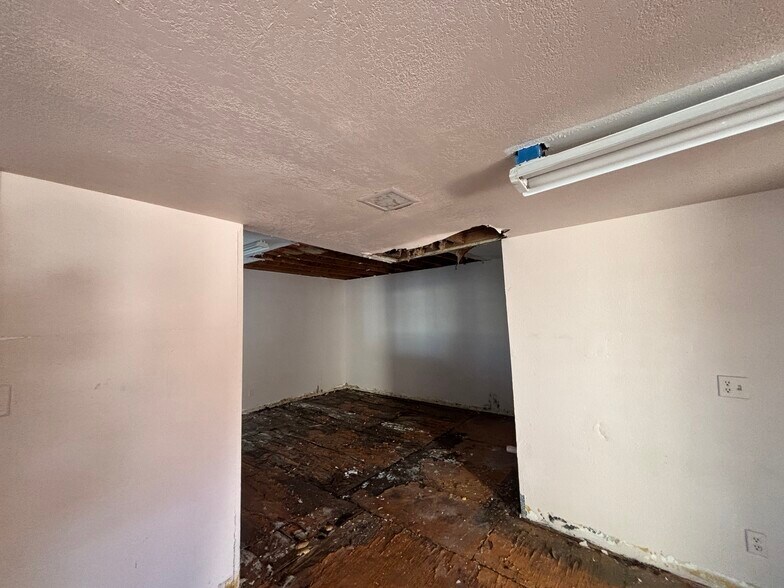 More Photos Of 3761 Royal Crest St, Las Vegas Office Residential For Sale