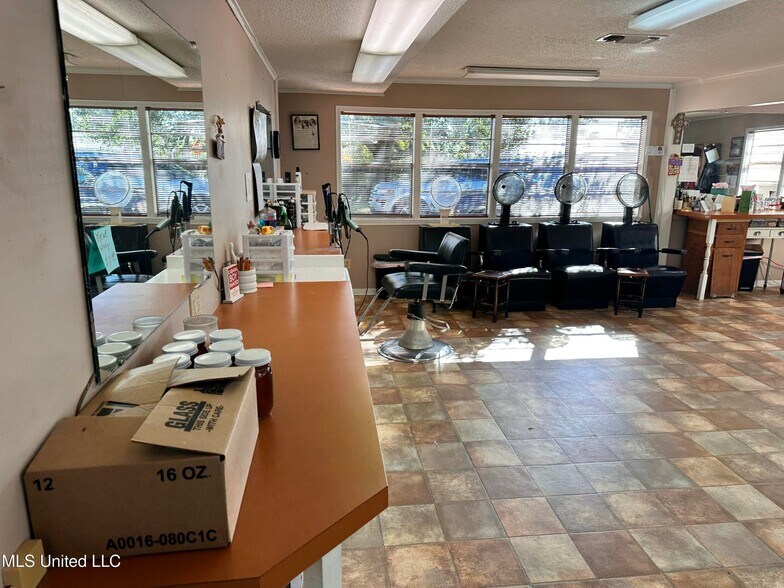 More Photos Of 415 Old Pass Rd, Long Beach Freestanding For Sale