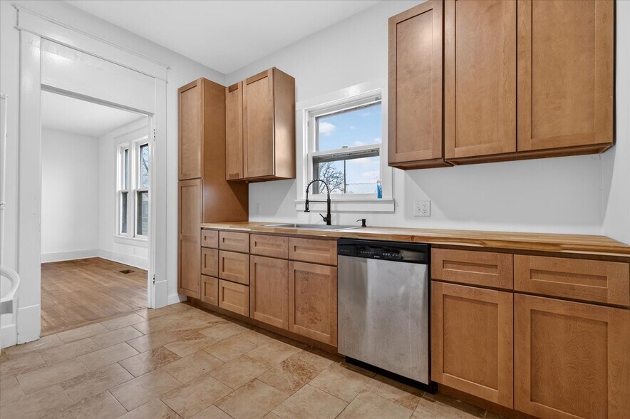 More Photos Of 822 S Johnstone Ave, Bartlesville Freestanding For Sale