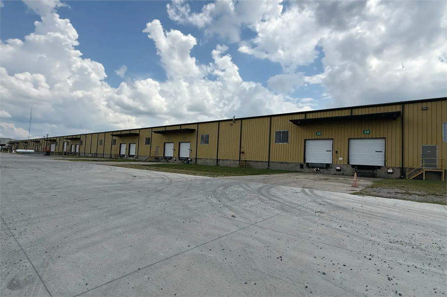More Photos Of 2019 Jackson St, Monroe Warehouse For Lease