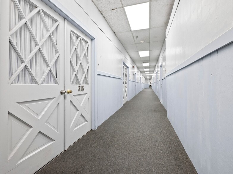 More Photos Of 416 Main St, Wakefield Office For Sale
