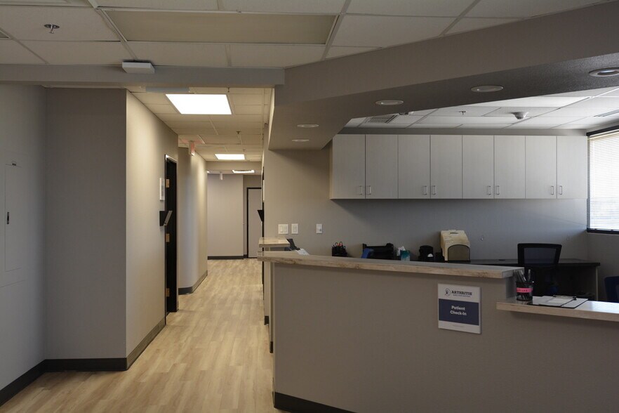 More Photos Of 10503 W Thunderbird Blvd, Sun City Medical For Lease