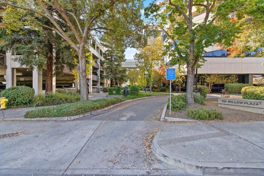 More Photos Of 100 Willow Plz, Visalia Medical For Sale