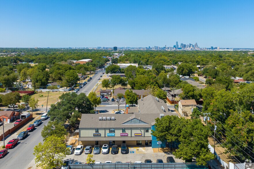 More Photos Of 2910 S Beckley Ave, Dallas Storefront Retail Office For Sale
