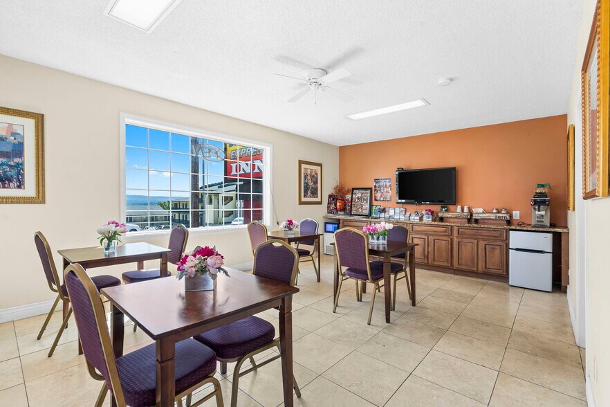 More Photos Of 1325 W Highway 76, Branson Hotel For Sale