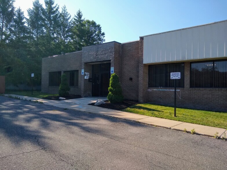More Photos Of 28116 Orchard Lake Rd, Farmington Hills Office For Sale