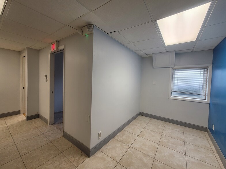 More Photos Of 14340 S La Grange Rd, Orland Park Office Residential For Sale