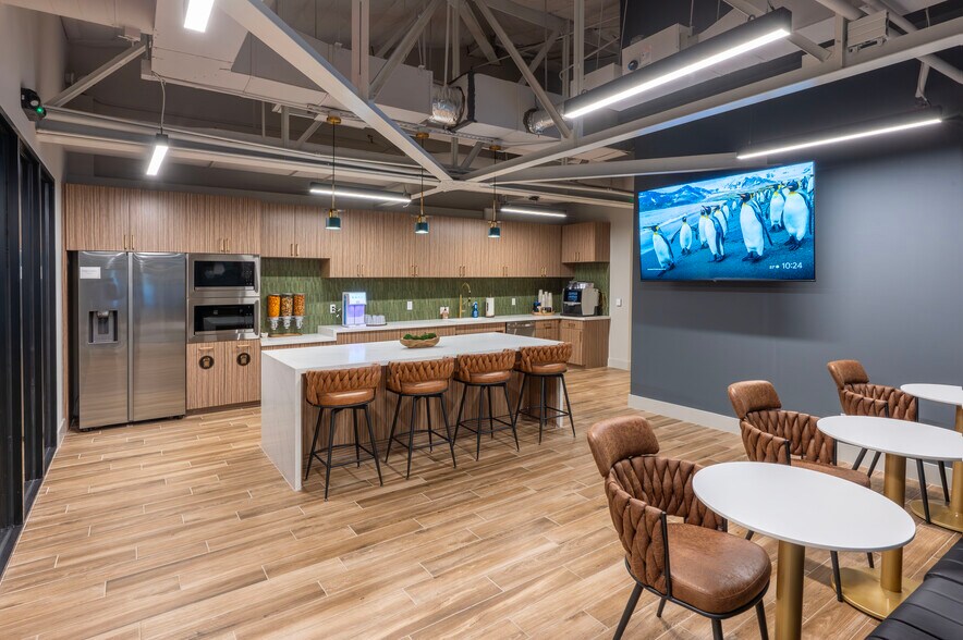 More Photos Of 1500 Waugh Dr, Houston Coworking Space