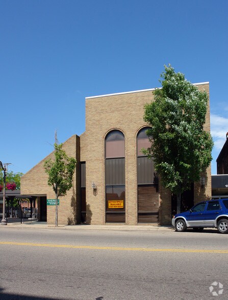 More Photos Of 152 N Broadway St, New Philadelphia Office For Lease