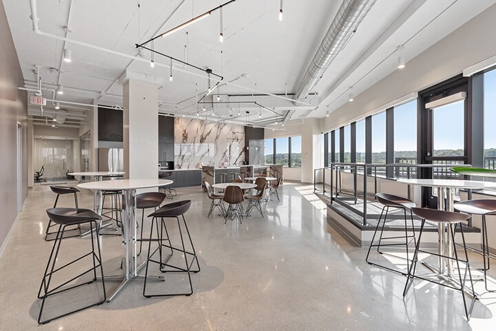 More Photos Of 10 River Park Plz, Saint Paul Office For Lease