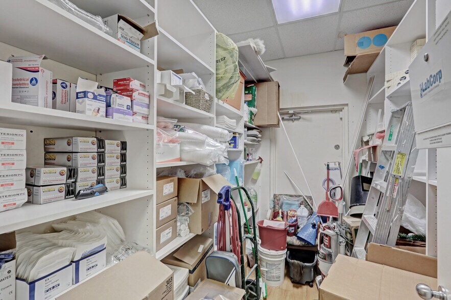 More Photos Of 3537 Forest Hill Blvd, West Palm Beach Medical For Lease