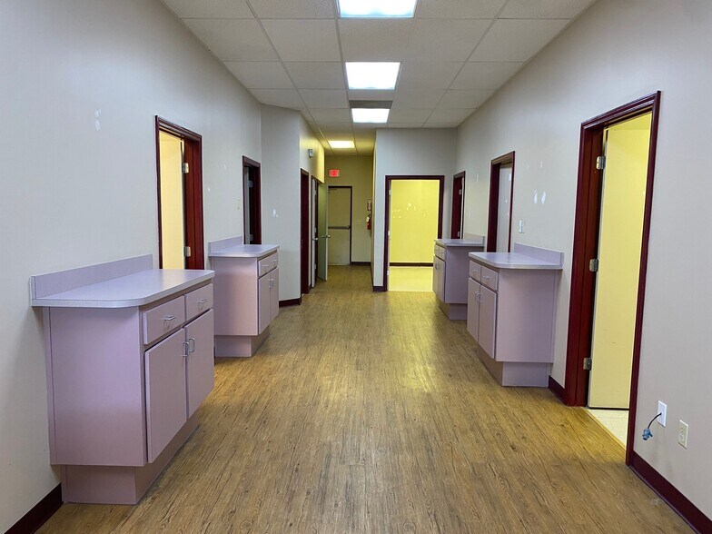 More Photos Of 1600 Park Ave, Orange Park Unknown For Lease