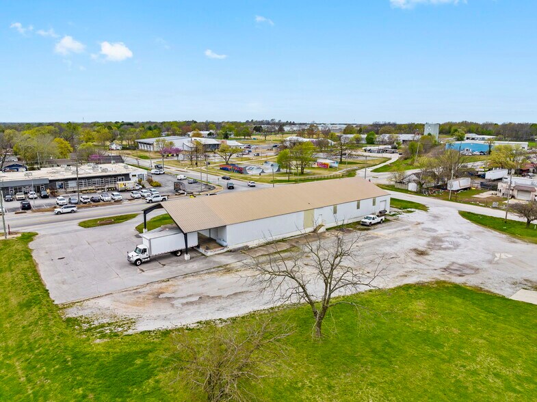 More Photos Of 721 N 2nd St, Rogers General Retail For Lease